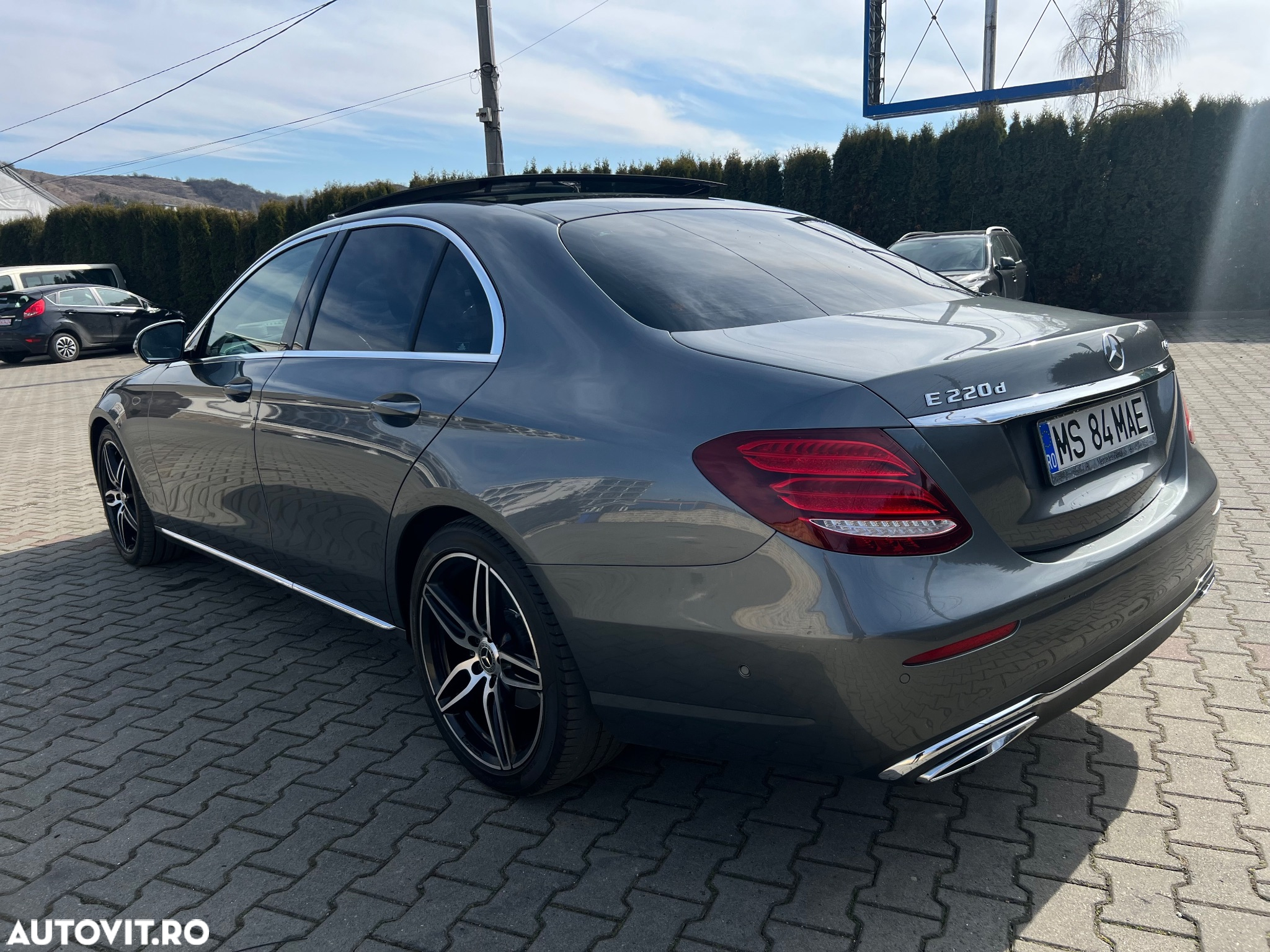 Mercedes-Benz E 220 d 4Matic 9G-TRONIC AMG Line - 12