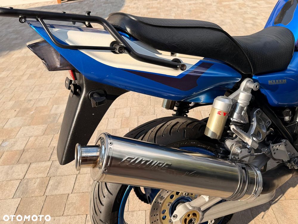 Kawasaki ZRX - 12