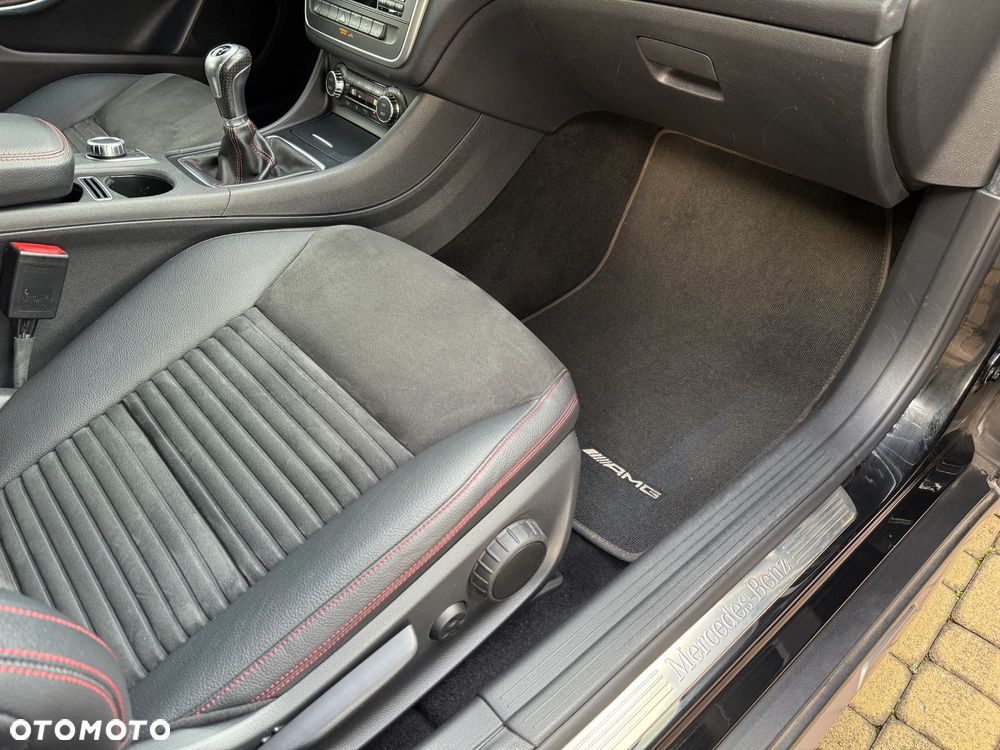 Mercedes-Benz GLA 200 AMG Line - 31