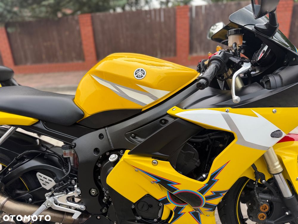 Yamaha R6 - 6