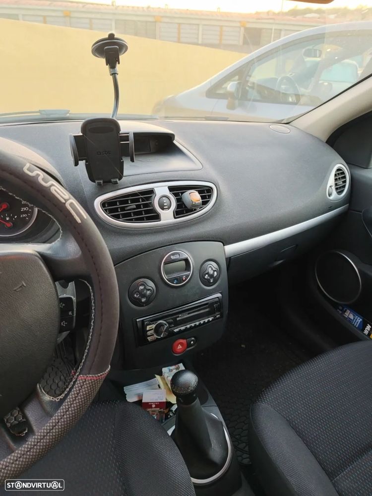 Renault Clio 1.2 16V Confort - 9