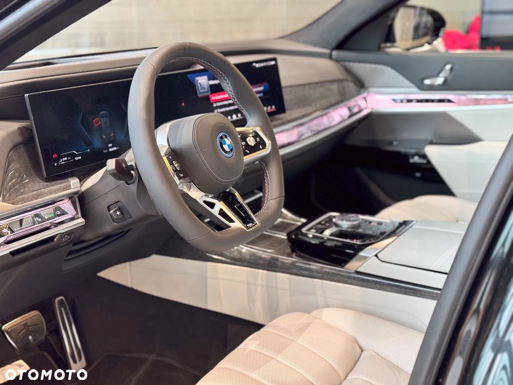 BMW Seria 7 M760e PHEV xDrive sport - 5
