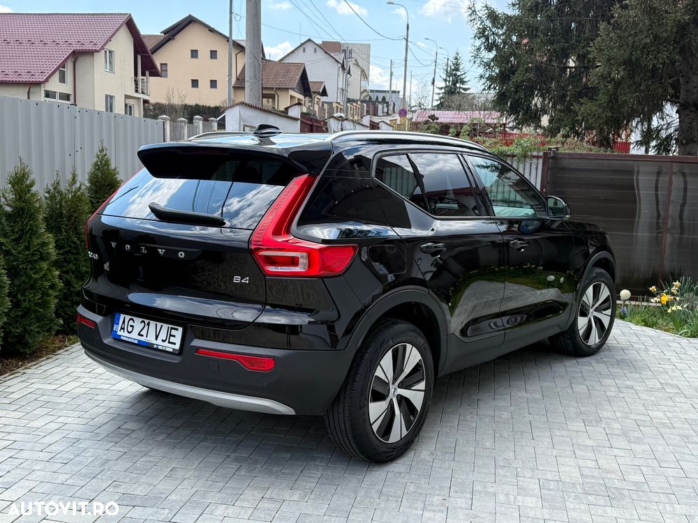 Volvo XC 40 B4 AT8 Mild Hybrid Momentum Pro - 8