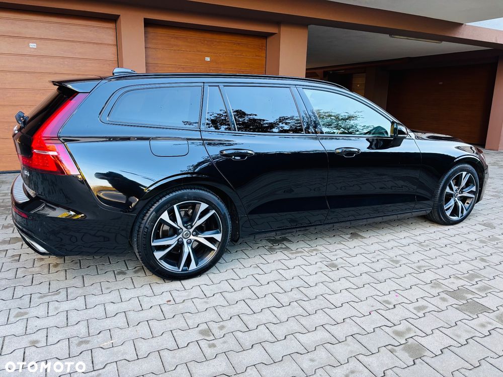 Volvo V60 2021 photo 2