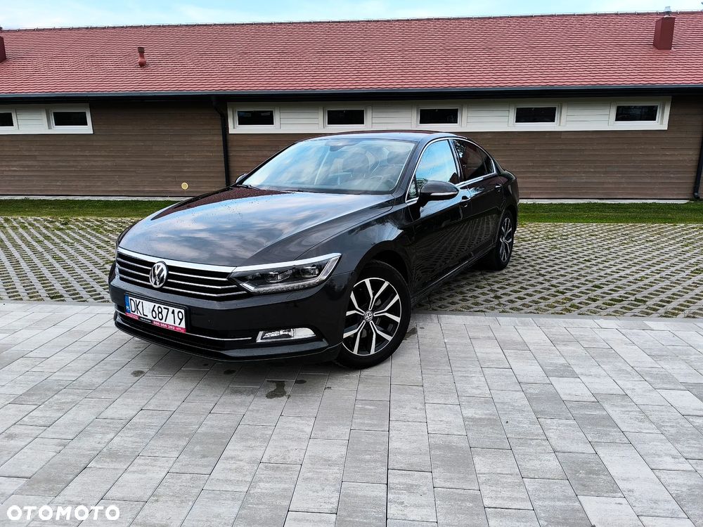 Volkswagen Passat - 1