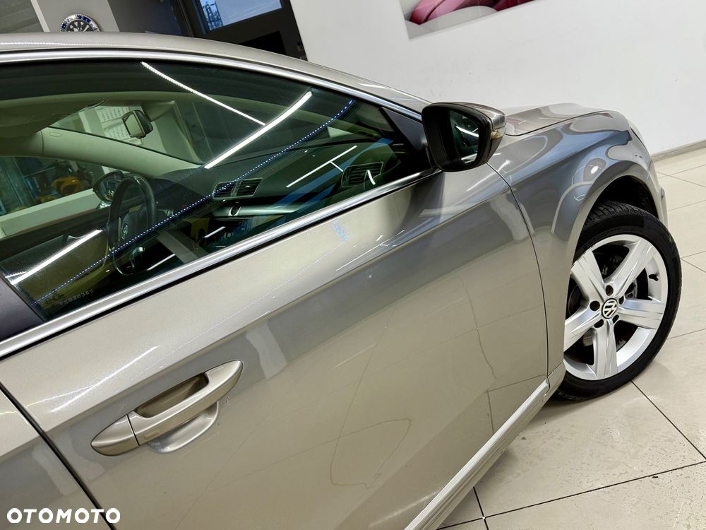 Volkswagen Passat 1.4 TSI R-Line Edition Plus - 35