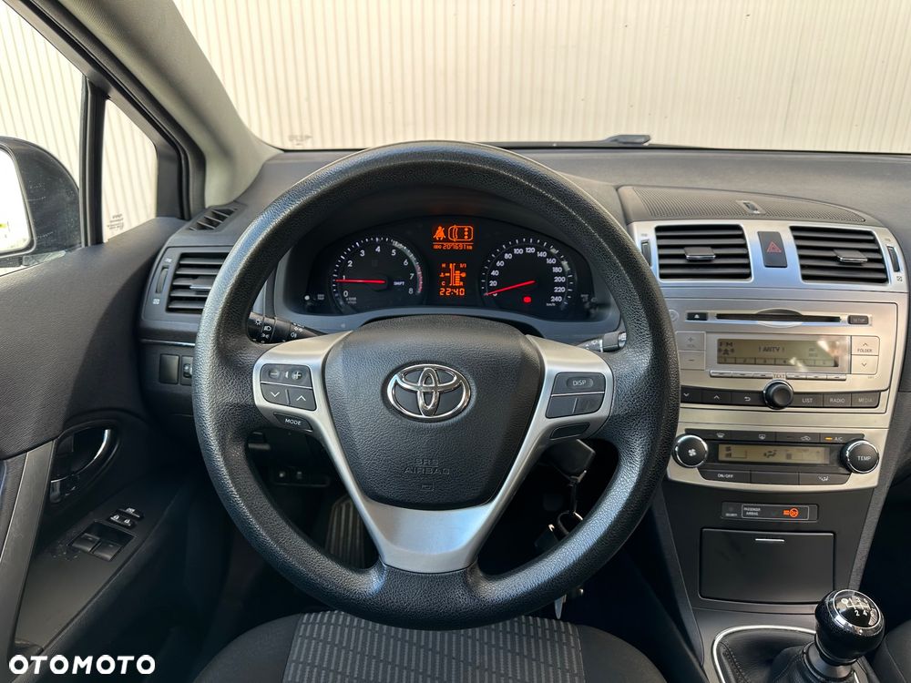 Toyota Avensis 1.6 Active - 21