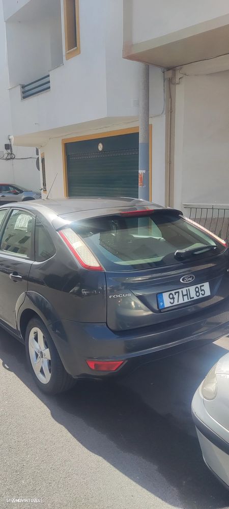 Ford Focus 1.6 TDCi Ghia — fotografia 16