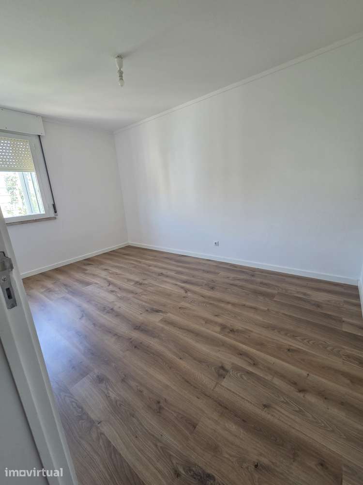 Apartamento T3 semi remodelado à venda - Queluz Monte Abraão - Grande imagem: 2/13