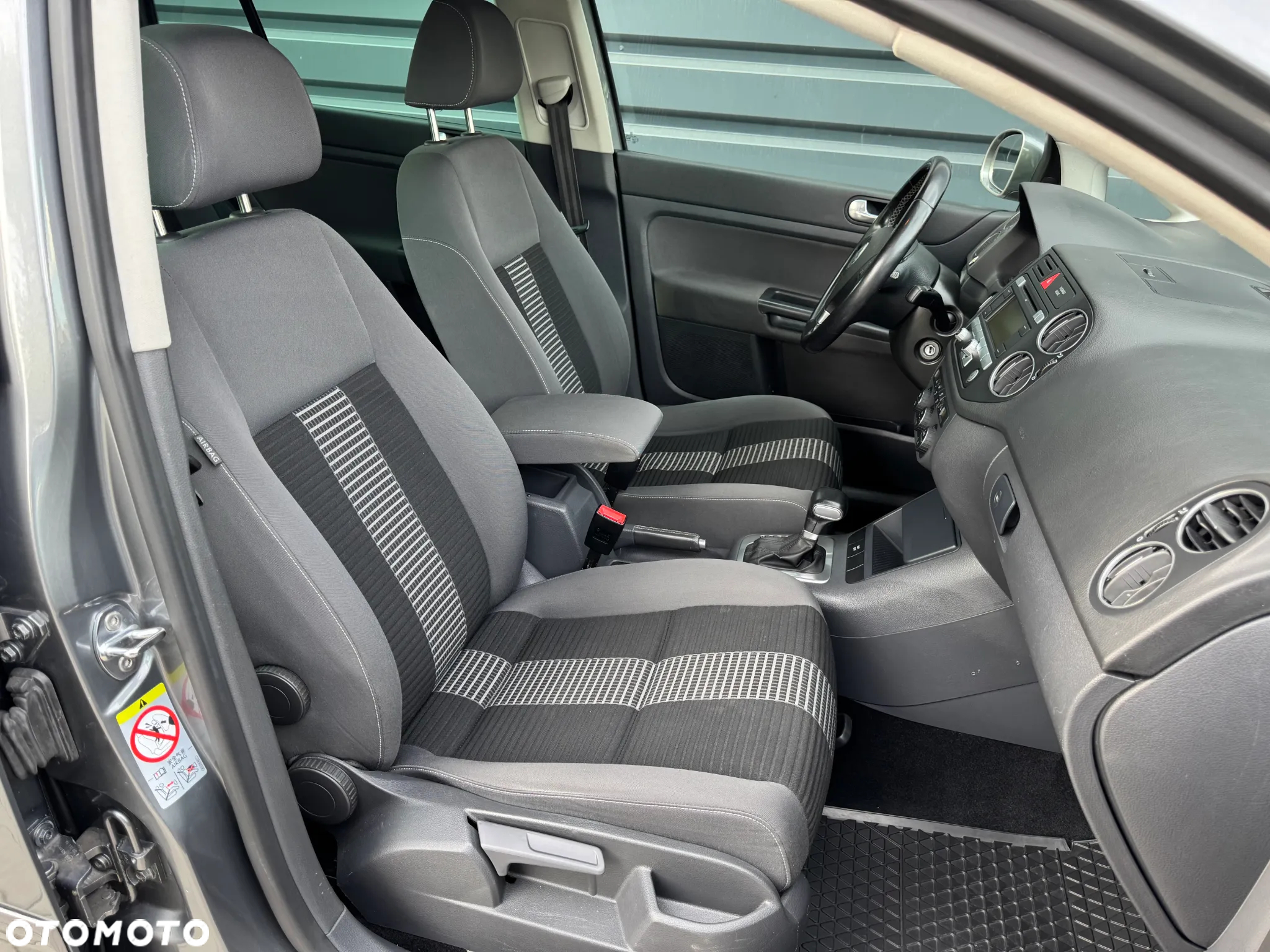 Volkswagen Golf 1.9 TDI DSG United - 6