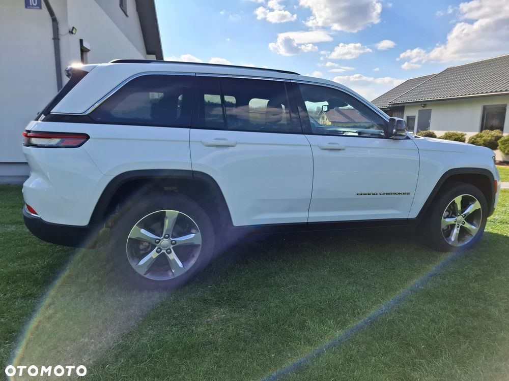 Jeep Grand Cherokee - 22