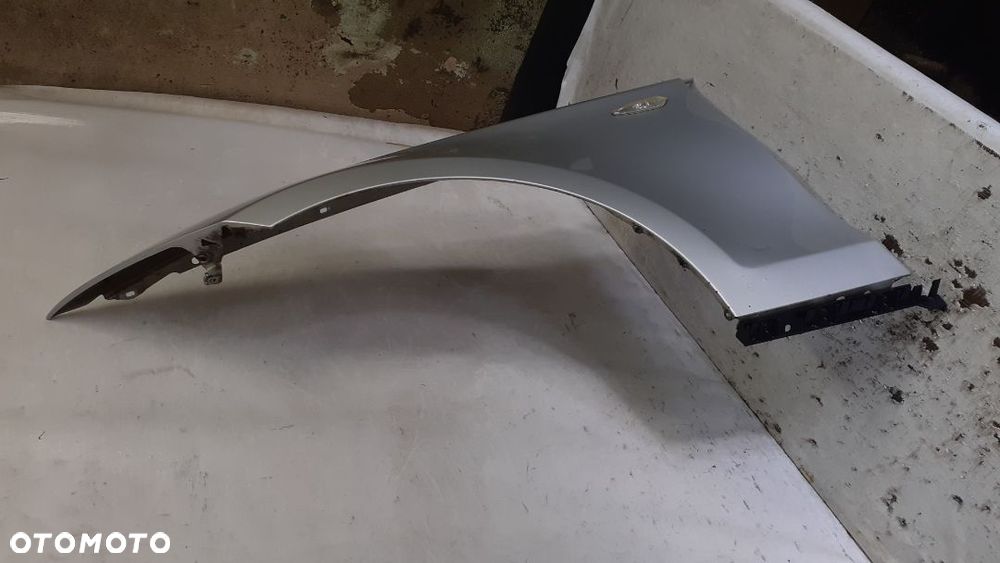 * BŁOTNIK PRZEDNI PRZOD  LEWY BMW 1 E81 E82 E87 E88 TITANSILBER 354 - 2