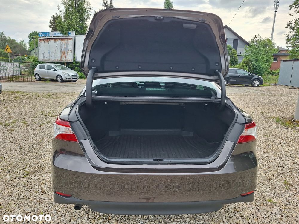 Toyota Camry 2.5 Hybrid Comfort CVT - 12