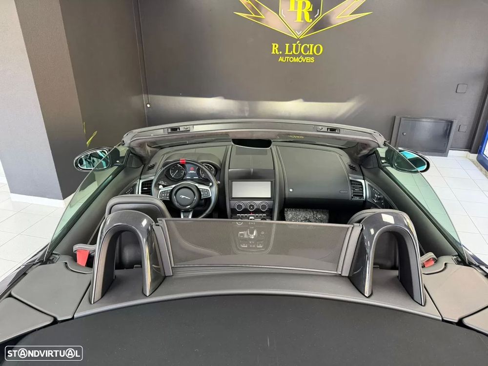 Jaguar F-Type 2.0 i4 Chequered Flag - 14