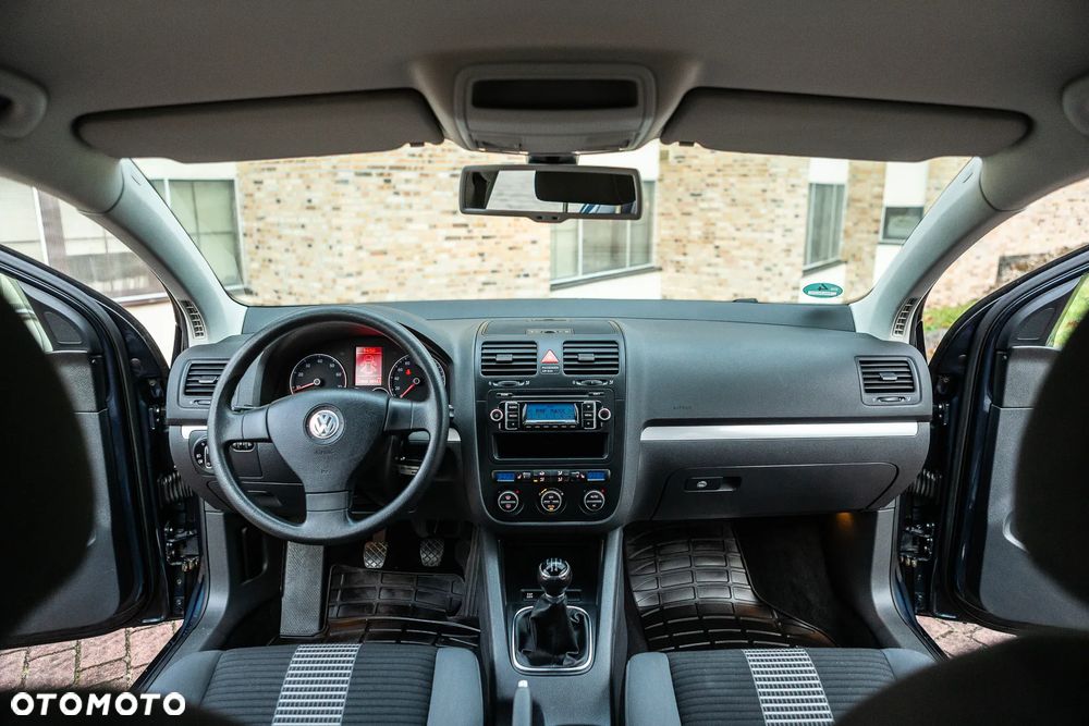 Volkswagen Golf - 25