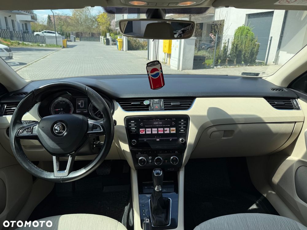 Skoda Octavia 1.6 TDI Style DSG - 6
