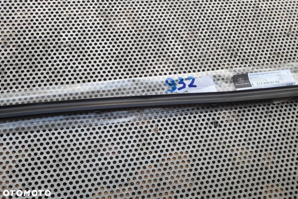 Mercedes W213 E Listwa Zgarniająca Uszczelka Drzwi Lewa Przód - 3