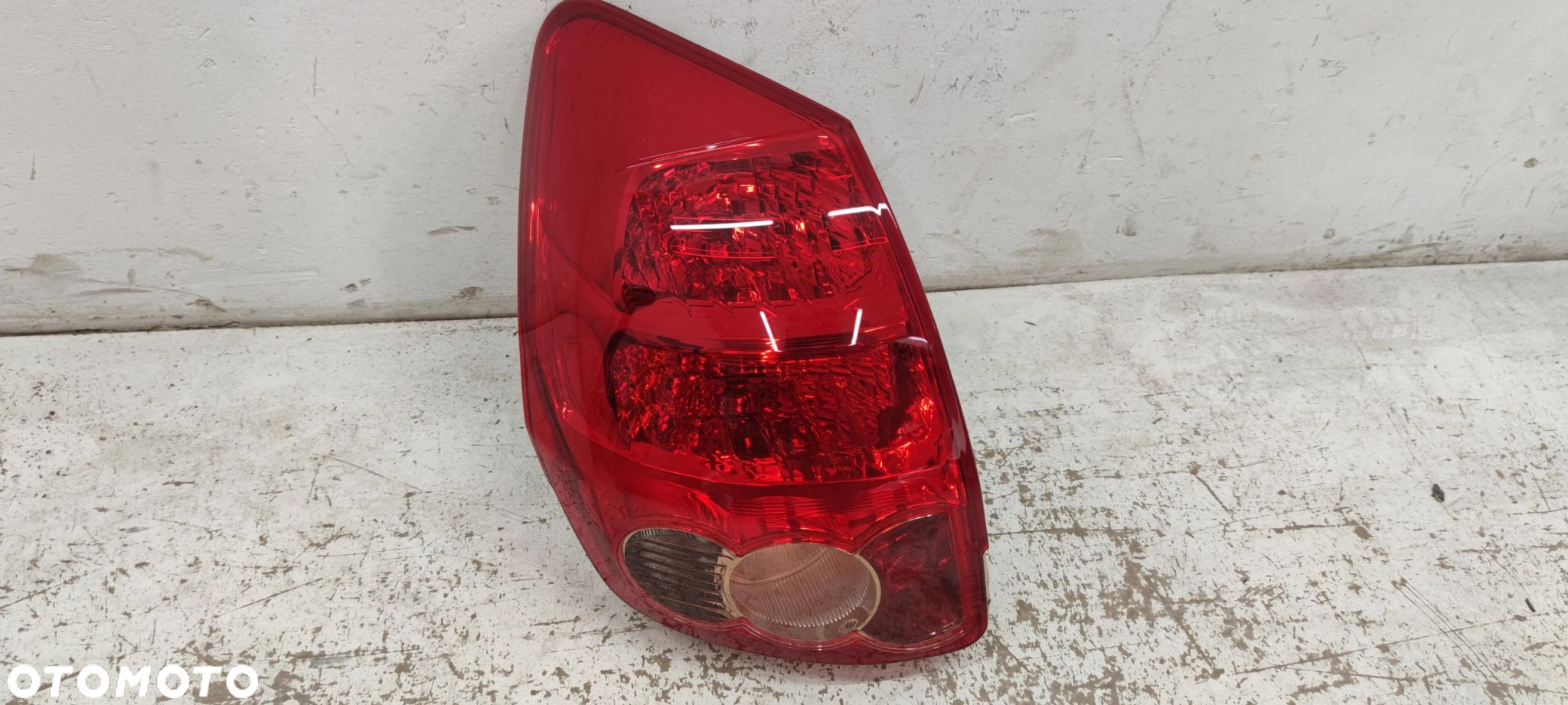 LAMPA PRAWA TYLNA TOYOTA AURIS E15 06-09 - 2