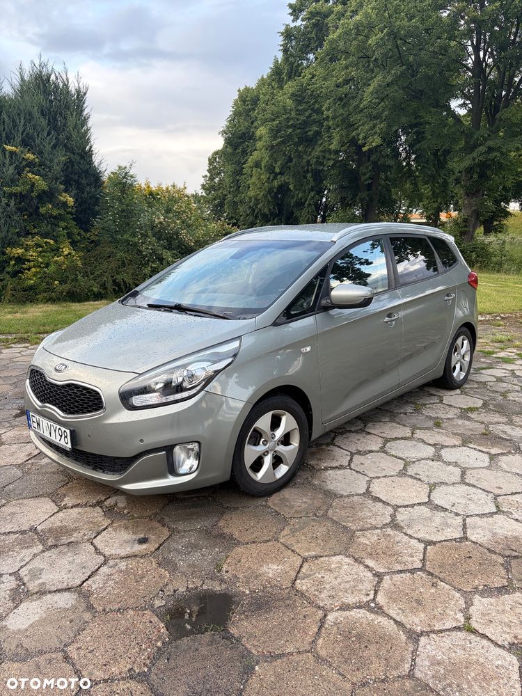 Kia Carens - 2
