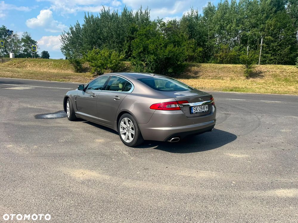 Jaguar XF 3.0 V6 D Luxury - 3