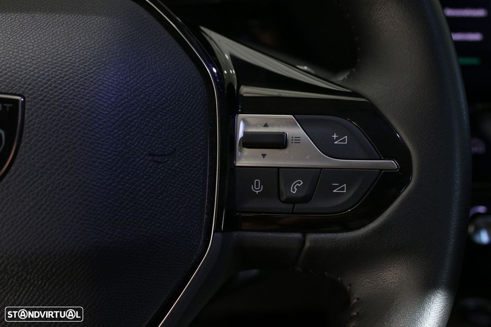 Peugeot 408 1.2 PureTech Allure EAT8 - 17