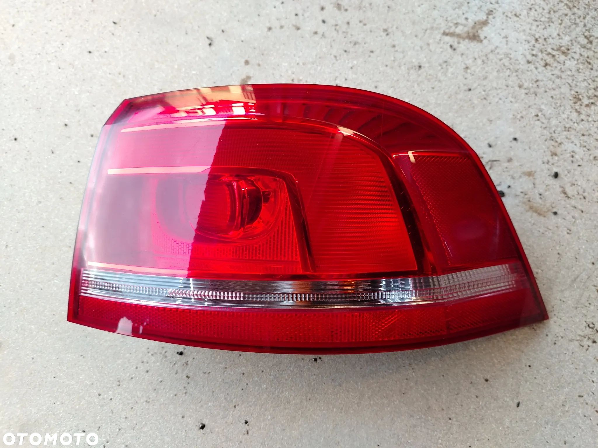 PASSAT B7 KOMBI LAMPA TYLNA PRAWA 3AF945096C - 1