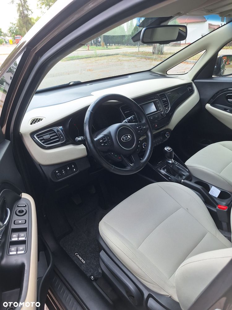 Kia Carens 1.7 CRDi L 7os - 12
