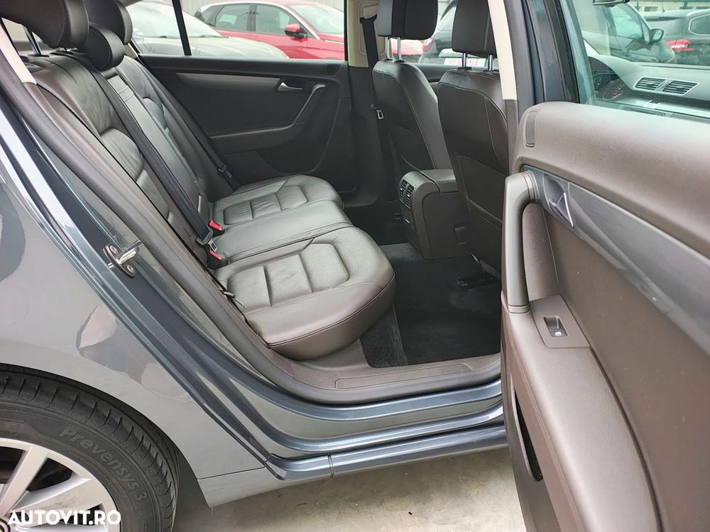 Volkswagen Passat 1.6 TDI DPF BlueMotion Technology Highline - 12