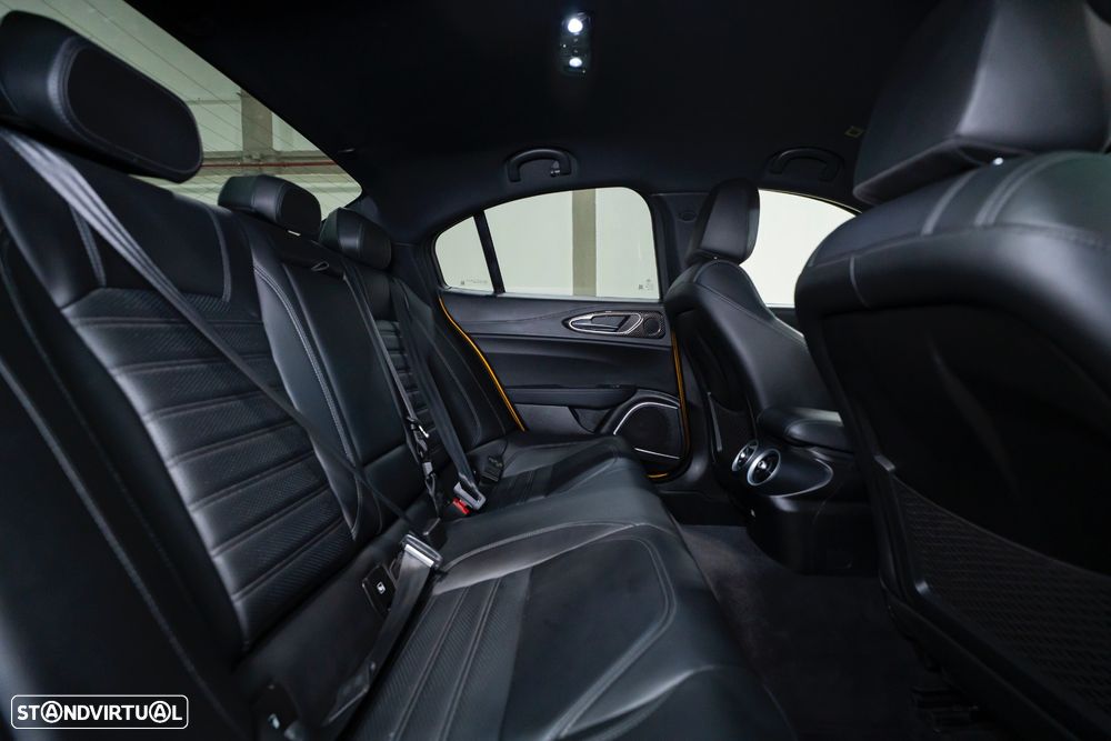 Alfa Romeo Giulia 2.9 V6 Bi-Turbo AT8 Quadrifoglio - 32