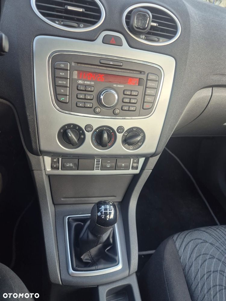 Ford Focus 1.6 Ambiente - 11