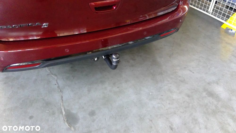 Chrysler Pacifica - 16