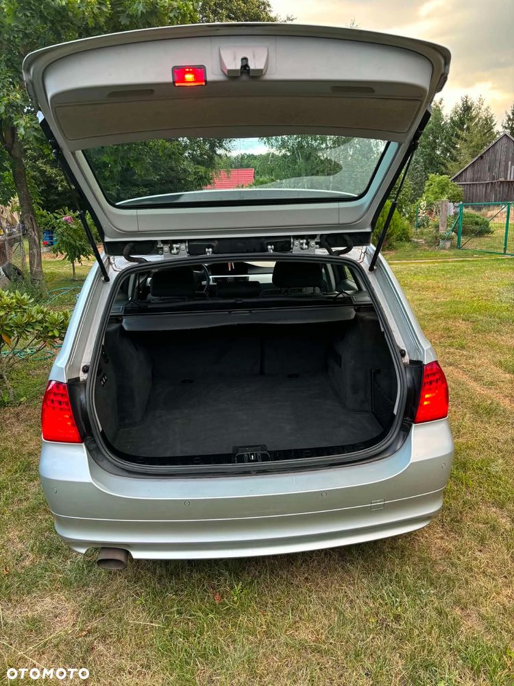 BMW Seria 3 318d DPF - 33