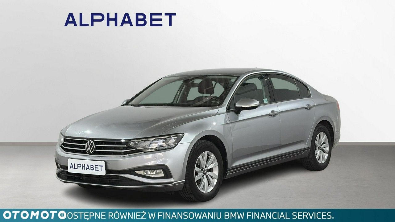 Volkswagen Passat - 1