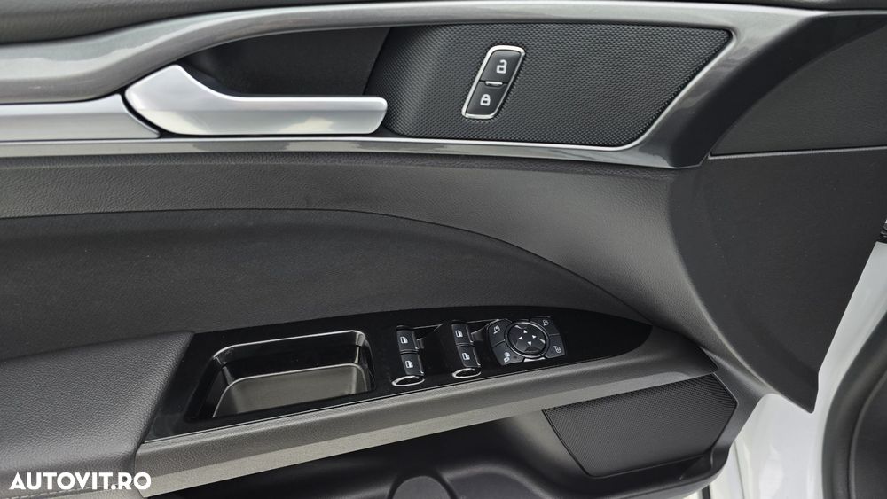 Ford Mondeo 2.0 HEV Titanium - 11