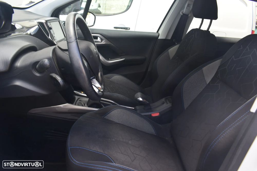 Peugeot 2008 1.2 PureTech Style - 11