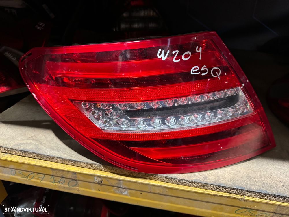 Farolim traseiro esquerdo Mercedes Class C W204 de 2012 - 1