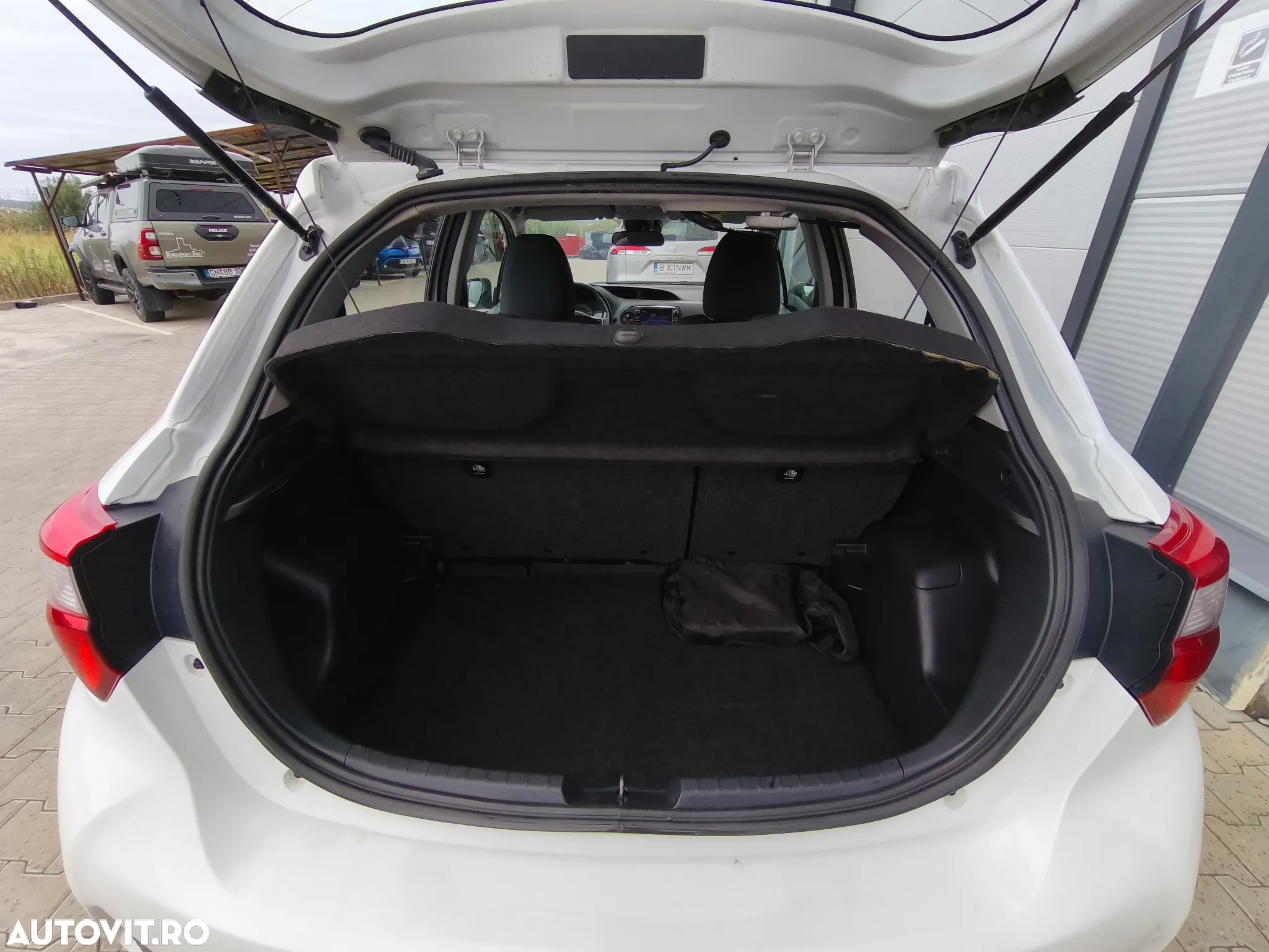 Toyota Yaris 1.0 L VVT-i Terra - 11