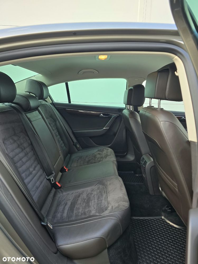 Volkswagen Passat 1.8 TSI DSG Highline - 27