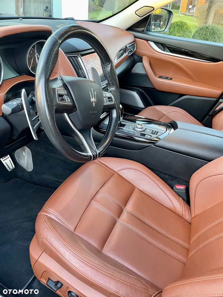 Maserati Levante - 16