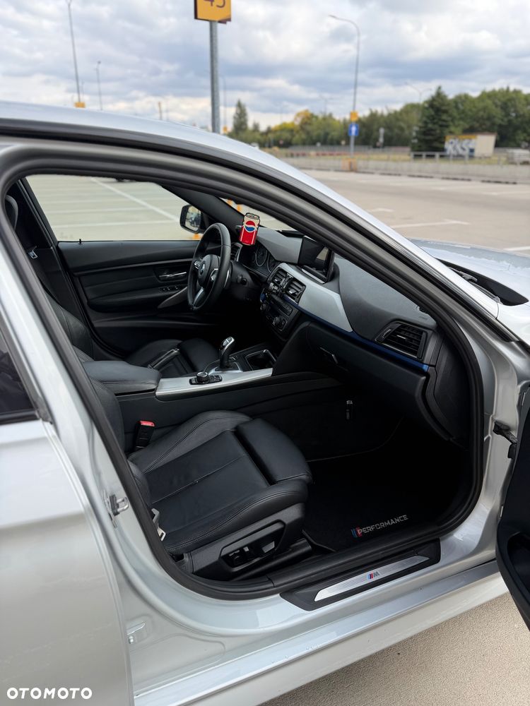 BMW Seria 3 335i - 17