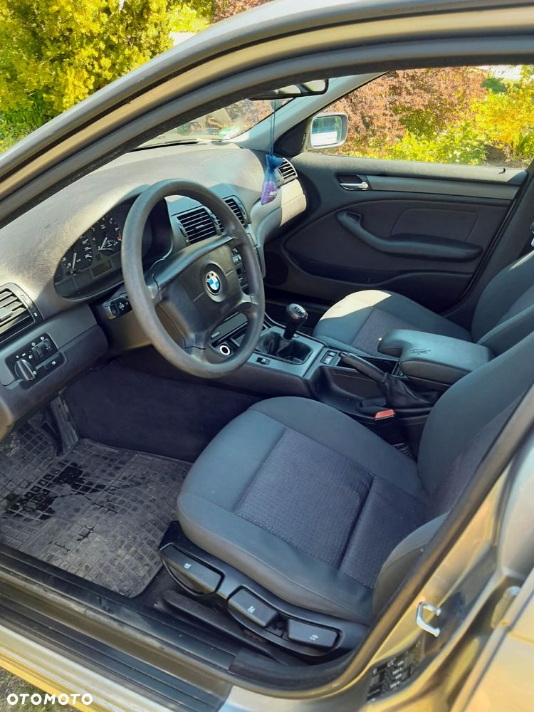 BMW Seria 3 316i - 10