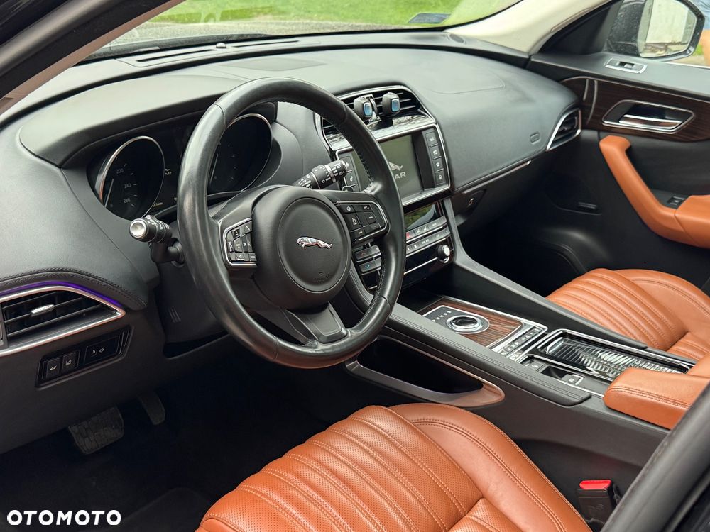 Jaguar F-Pace 2.0 i4D RWD Prestige - 3