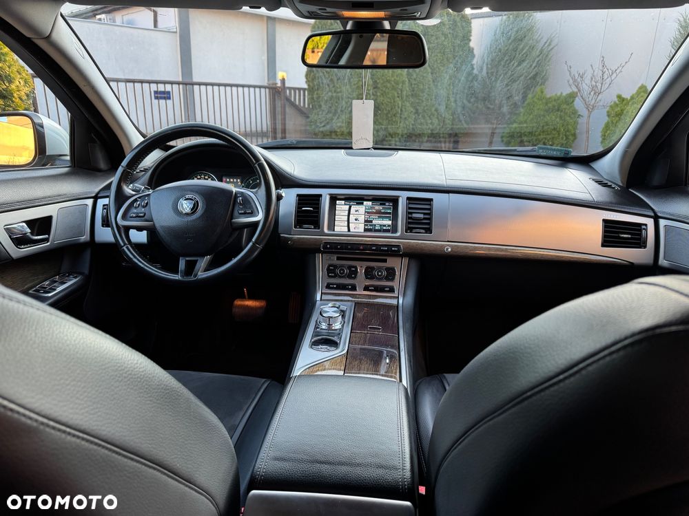 Jaguar XF 2.2 D Premium Luxury - 10