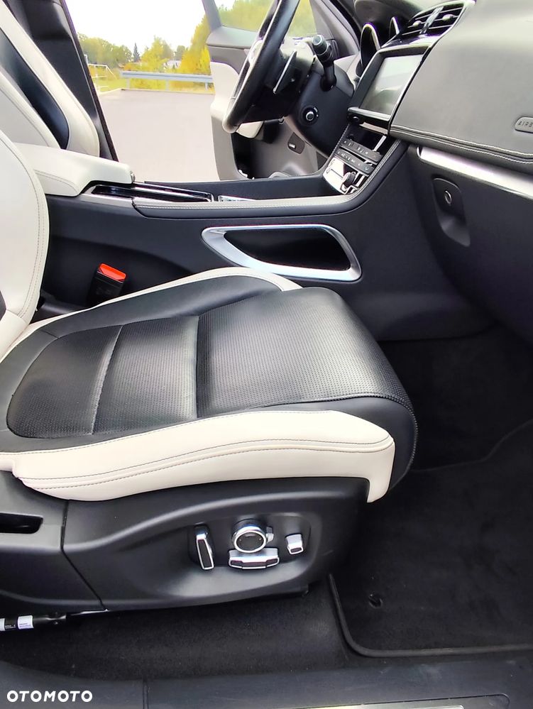 Jaguar F-Pace - 29