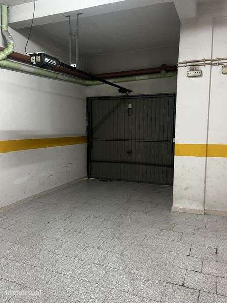 Garagem Box 17m² | Quintinhas – Charneca da Caparica