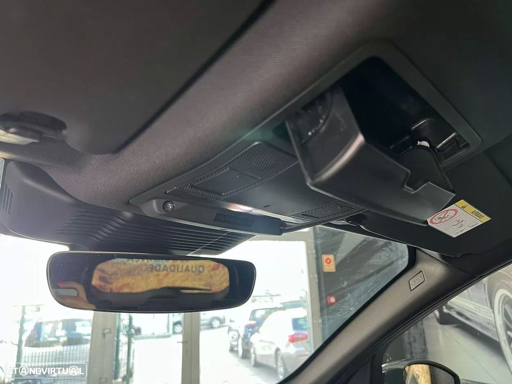 Land Rover Discovery Sport - 26
