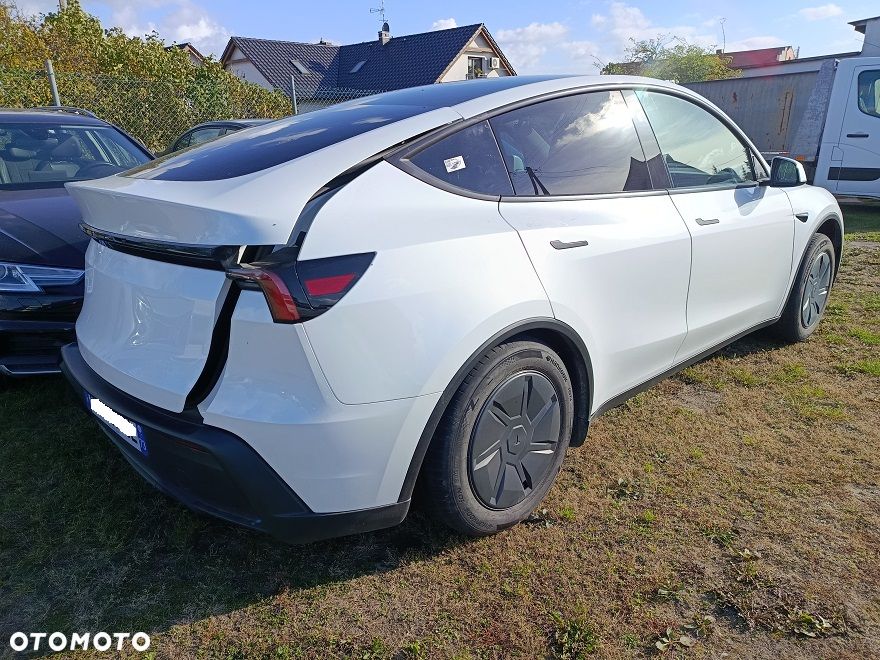 Tesla Model Y - 5
