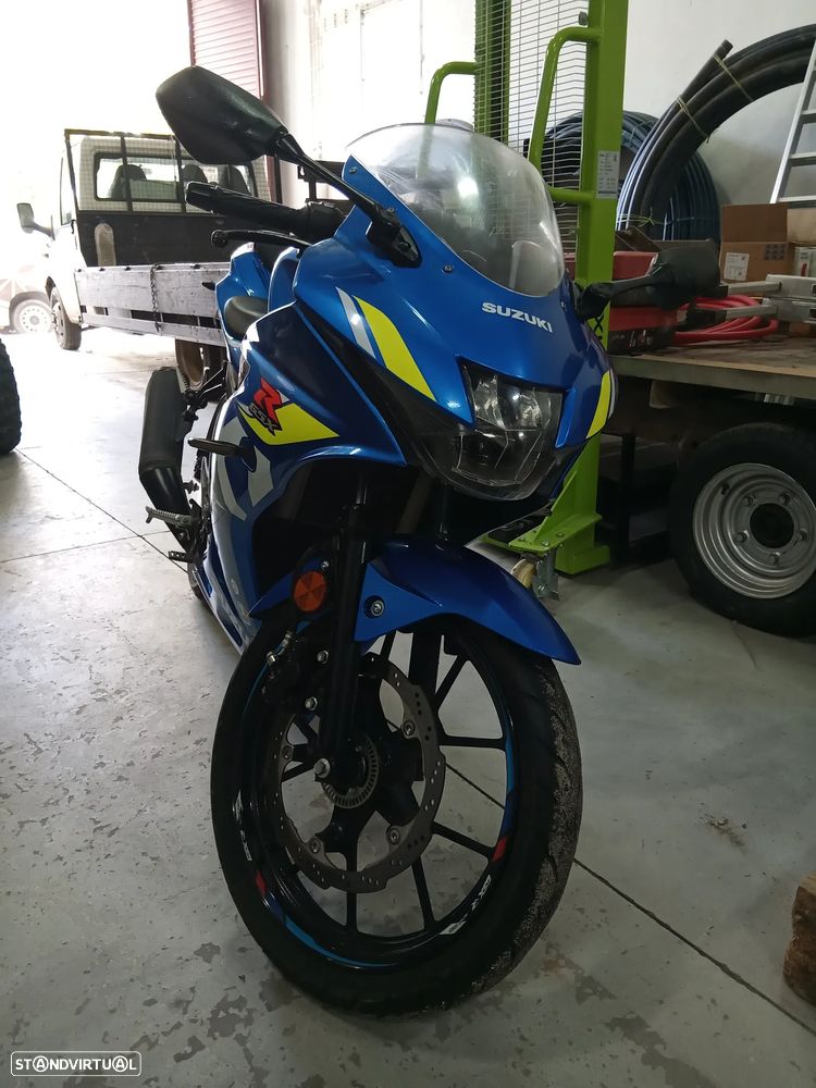 Suzuki GSX-R - 6