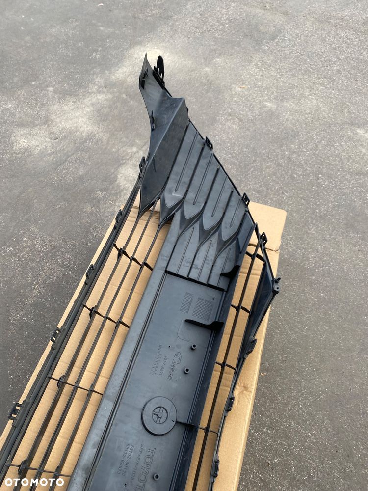 TOYOTA YARIS 3 III Lift 17-  krata środkowa ZDERZAKA przedniego ATRAPA PRZEDNIA grill  KRATKA W ZDERZAK  przedni wlot powietrza przód 53102-0D120  53112-0D820  6319-A291 - 7