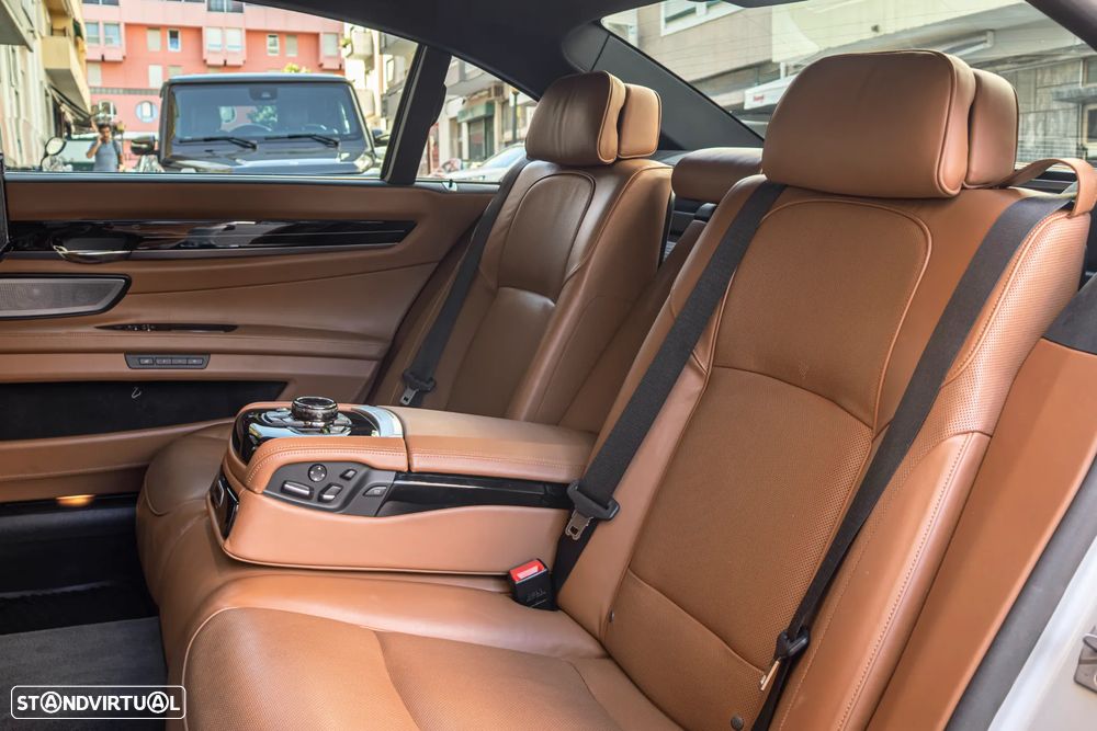 BMW 750 Li xDrive Pack M — fotografia 47